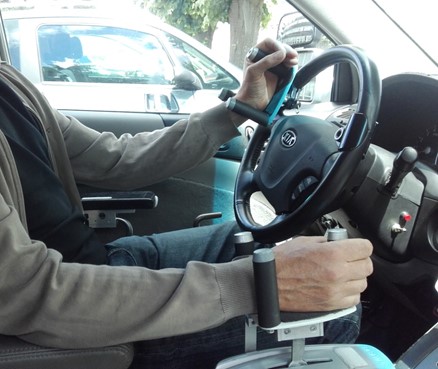 Conduite et handicap : Pédale accélérateur gauche pour voiture handicapé